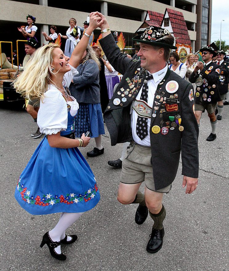 Traditional Oktoberfest Fashions Of The Woman S Dirndl Oktoberfest U S A La Crosse Wisconsin